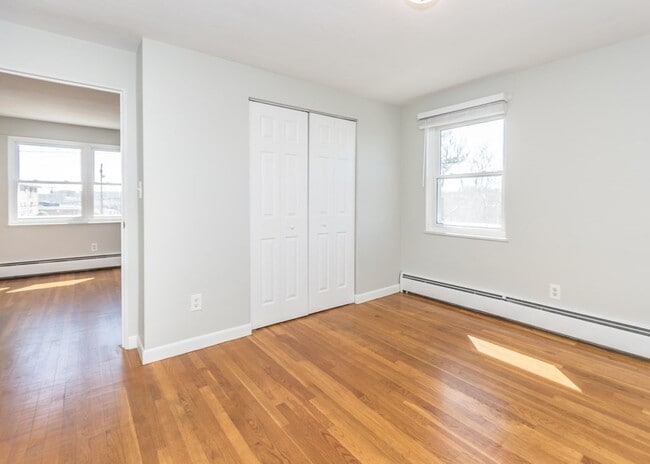 Building Photo - 182 1/2 River St