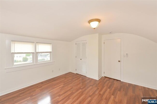 Building Photo - 3-11 Lyons Avenue Unit 1X