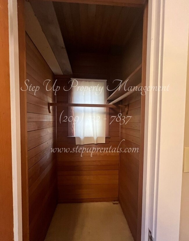 Building Photo - Beautiful 1920's 3 Bed 1 Bath Home Within ...