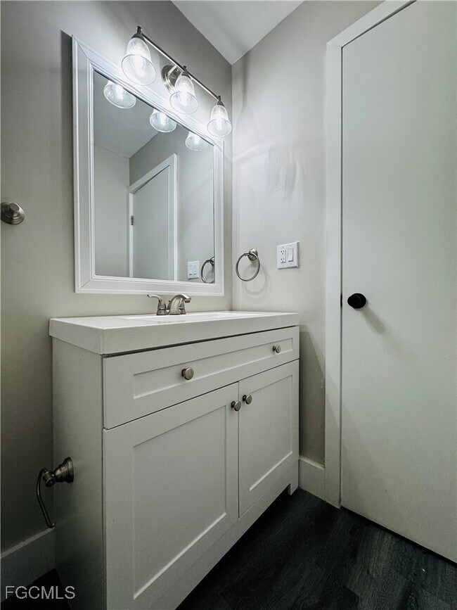 Building Photo - 4107 SE 18th Pl