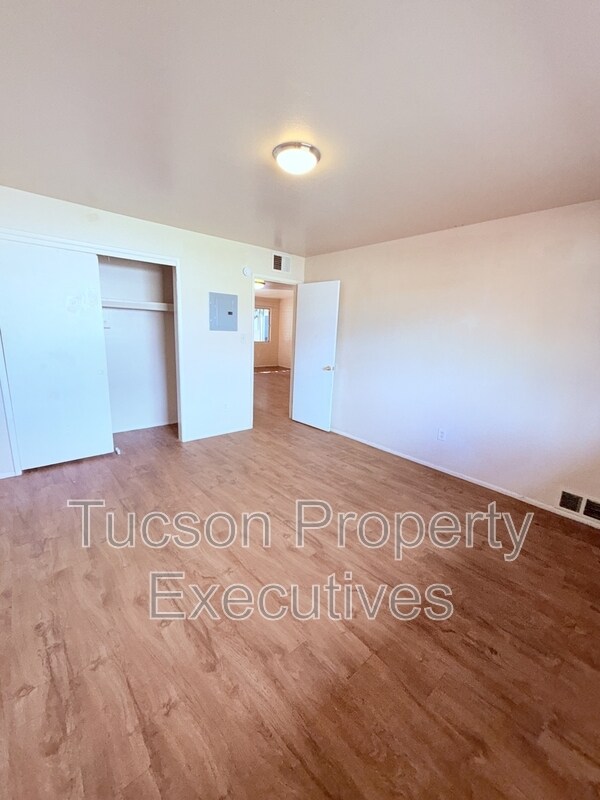 Building Photo - 8914 S Nogales Hwy