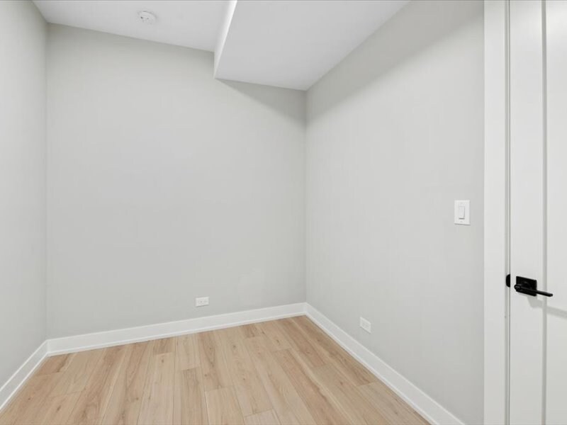 Building Photo - 2818 W Fletcher St