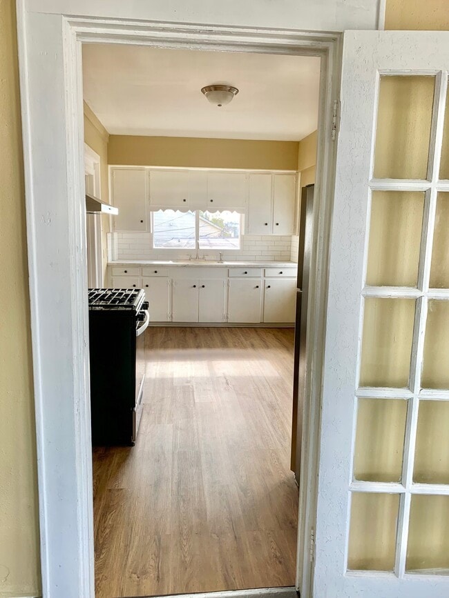 Building Photo - 2317 Wilshire St