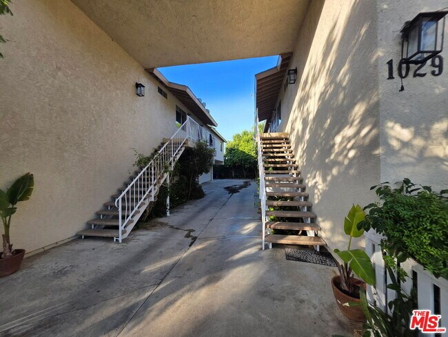 Building Photo - 1029 Pleasant View Ave