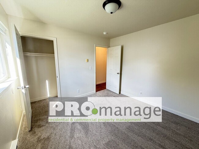 Building Photo - 2137 Stace St