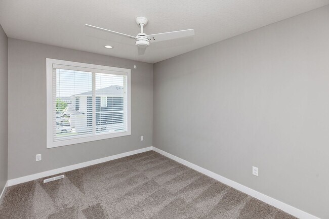 Building Photo - GREAT LOCATION!! 3 Bedroom, 2.5 Bathroom Townhome in Waukee!