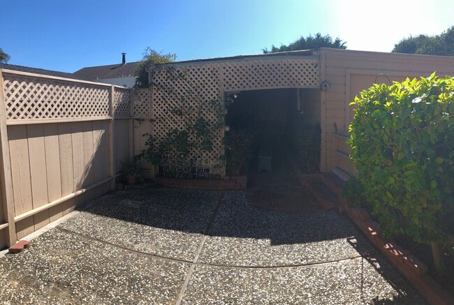 Building Photo - Great 3 Bedroom 2 Bath House in Old Town M...