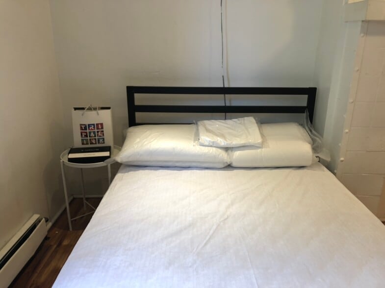 Building Photo - 5818 Hobart St