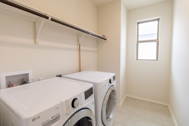 Building Photo - Charming Oasis in Wells Branch: Spacious 3-Bed Home with Stylish Upgrades!