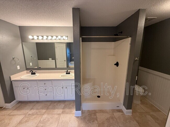 Building Photo - 4754 Winterdale Dr