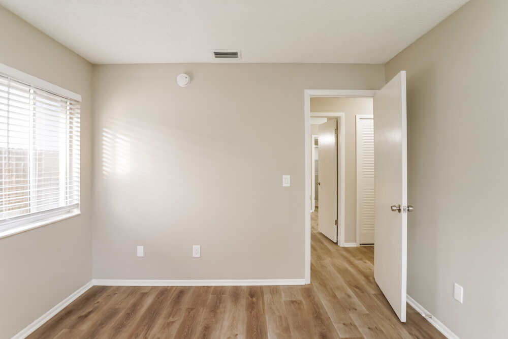 Building Photo - 1304 Sterling Oaks Dr