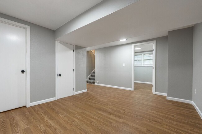 Building Photo - Spacious 4-Bed / 2-Bath Home – Grandview, MO
