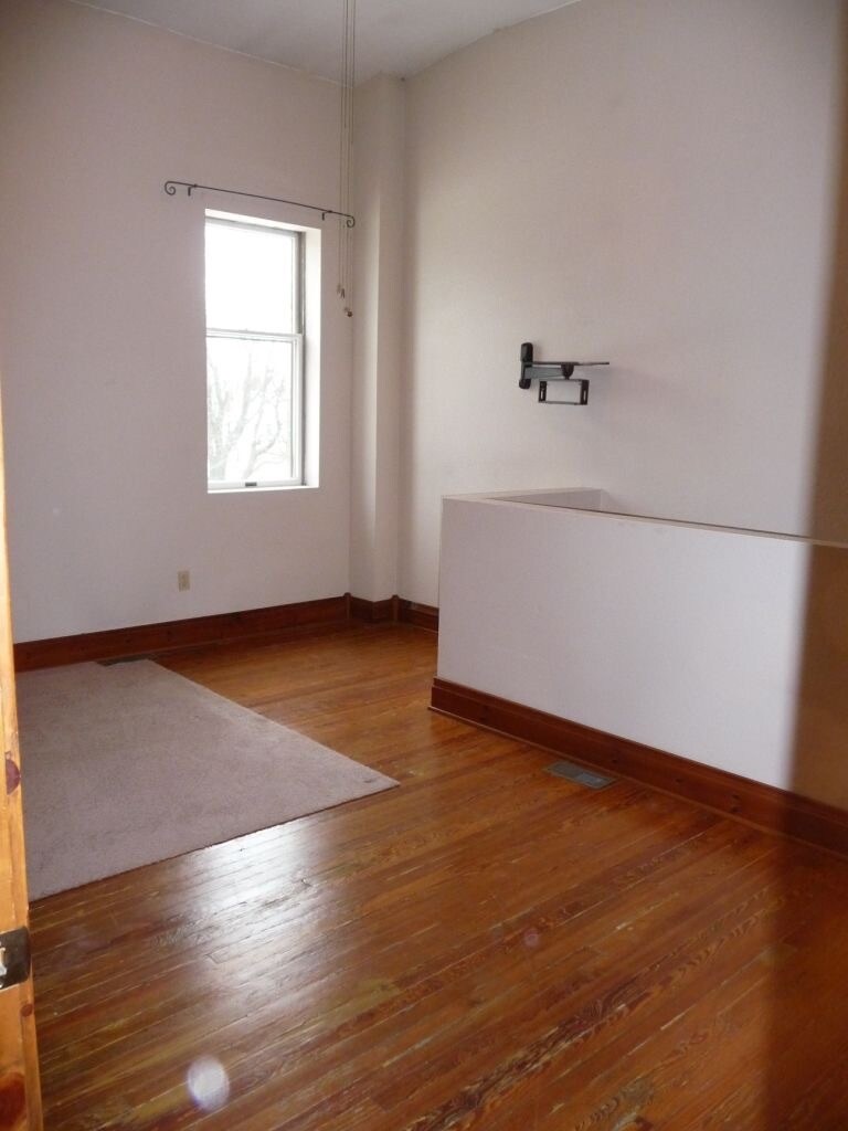 Master Bedroom - 123 Bergin St