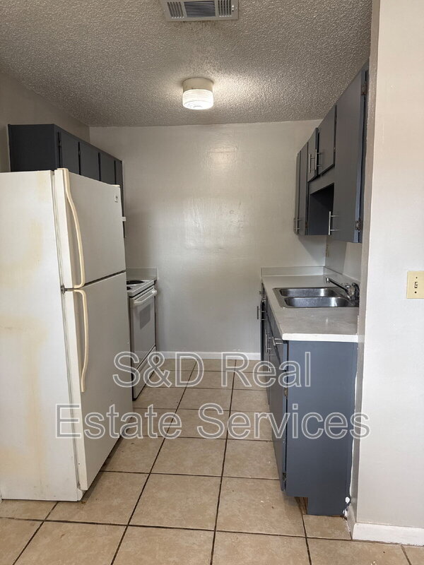 Building Photo - 3010 Allred Dr