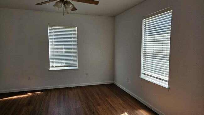 Building Photo - 1660 Tanglewood Ln