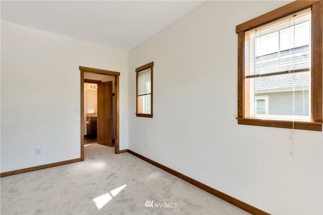 Building Photo - $500 Off 1st Month's Rent! 2 Bedroom Condo...