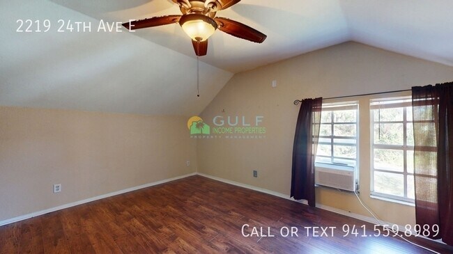 Building Photo - 2219 24th Ave E