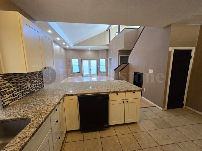 Building Photo - 1307 Gidding St