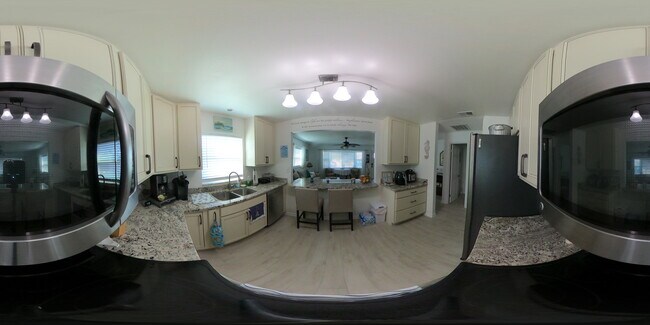 Building Photo - 137 Magnolia St