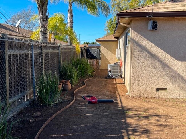 Building Photo - Like New Inside! Remodeled 3bd/2ba House In Desirable Allied Gardens Neighborhood