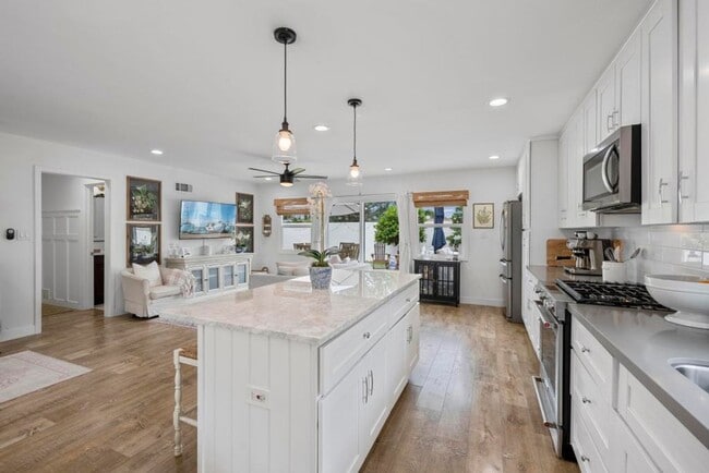 Building Photo - Charming 3 Bedroom, 2 Bath Craftsman Home ...