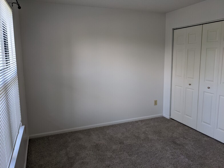 Building Photo - 2727 Greystone Dr