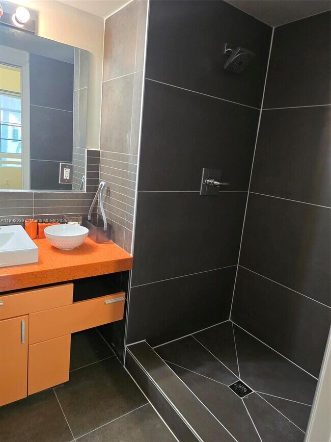 Building Photo - 435 21st St