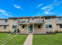 Building Photo - 132 Denrose Dr