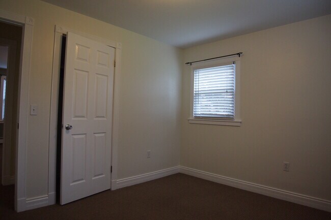 Building Photo - 141 Johnson St