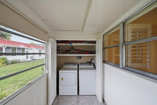 Building Photo - 28 Seville Dr