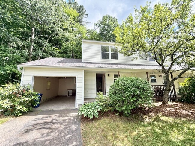 Building Photo - 2 Bedroom (+ Office) Home Burlington Available 8/1