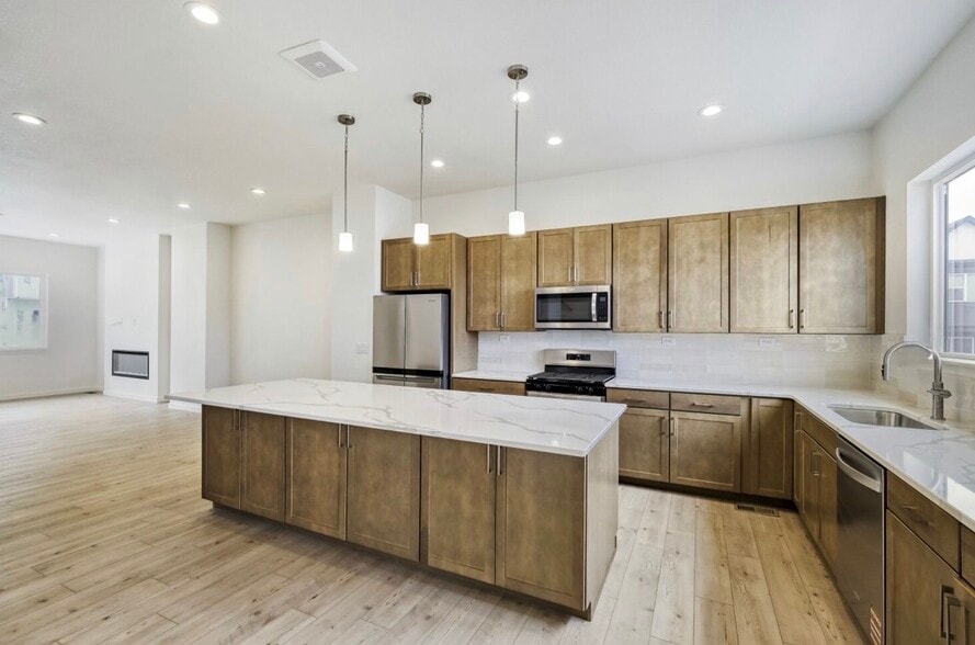 Building Photo - 4022 Ascend Grv