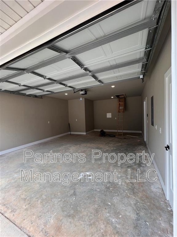 Building Photo - 6 Bishop Ln