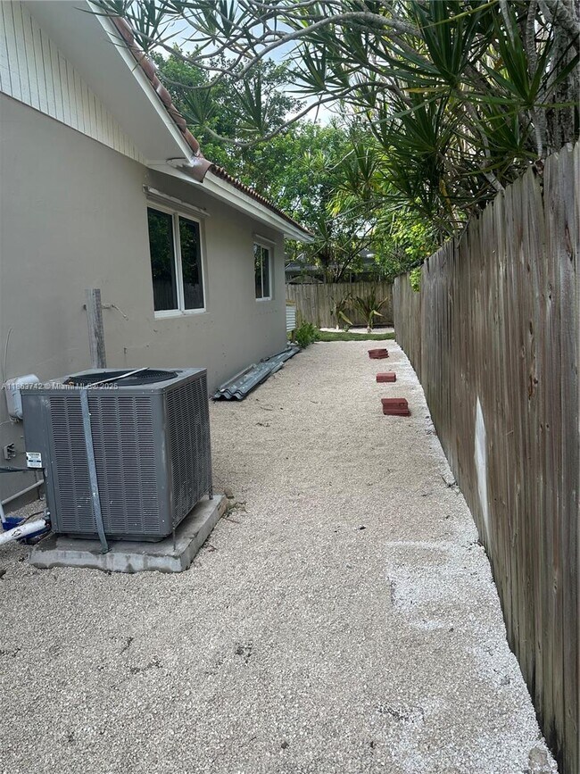 Building Photo - 10805 SW 165th Terrace