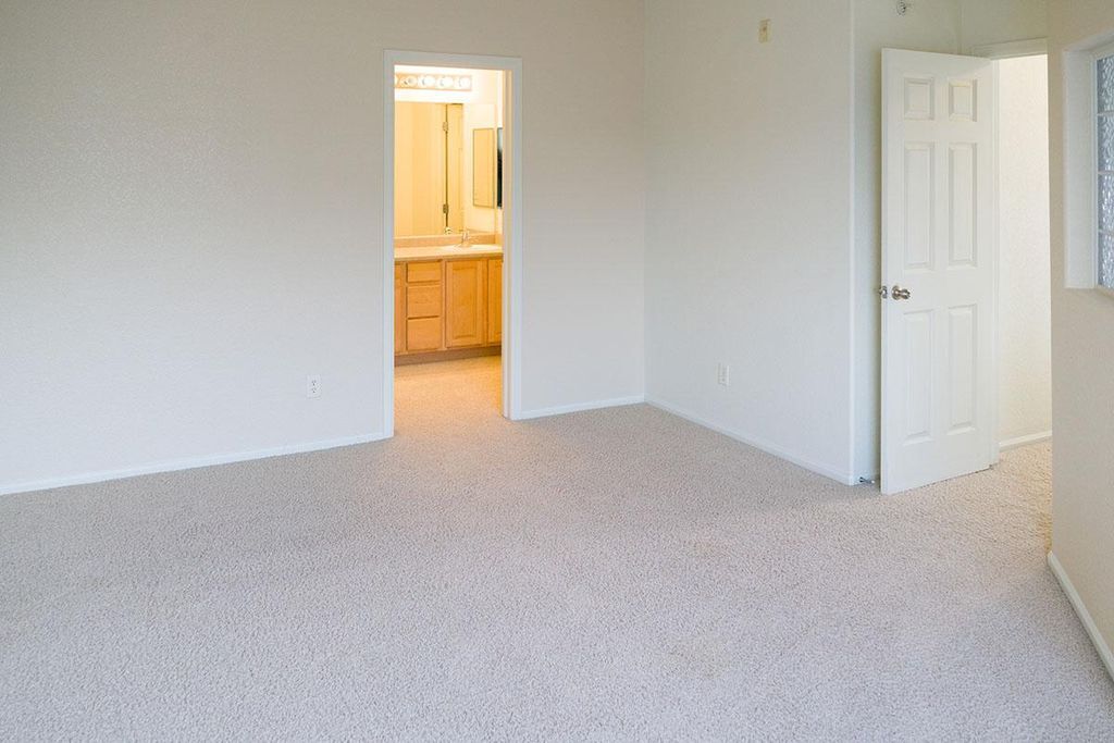 Building Photo - 452 Black Feather Loop