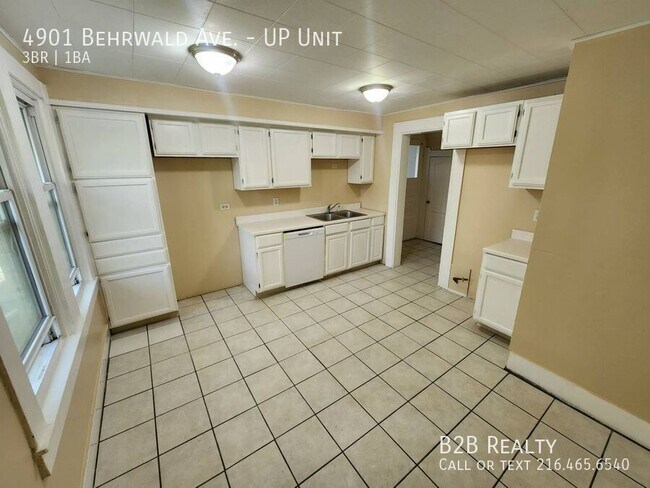 Building Photo - 4901 Behrwald Ave
