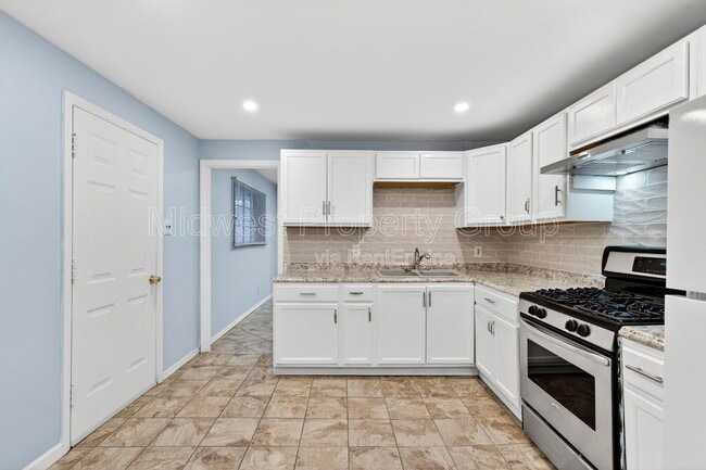 Building Photo - 5520 Holborn Dr