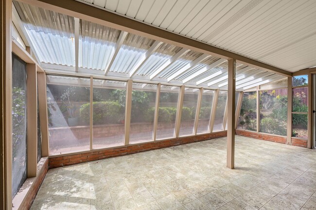 Building Photo - Charming 3 Bedroom 2 Bathroom Home in La M...