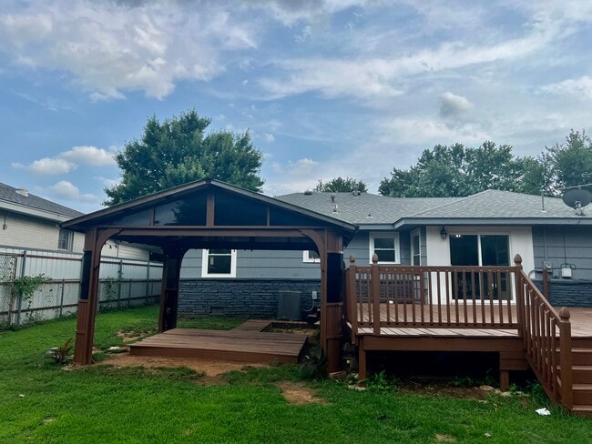 Building Photo - 317 Truman Pl