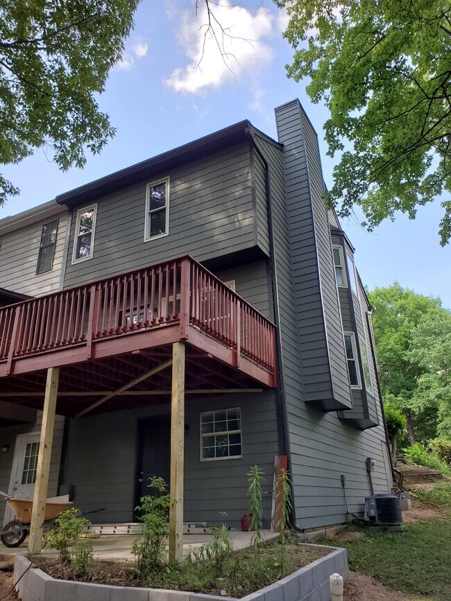 Deck/back yard patio - 5034 Laurel Bridge Dr SE