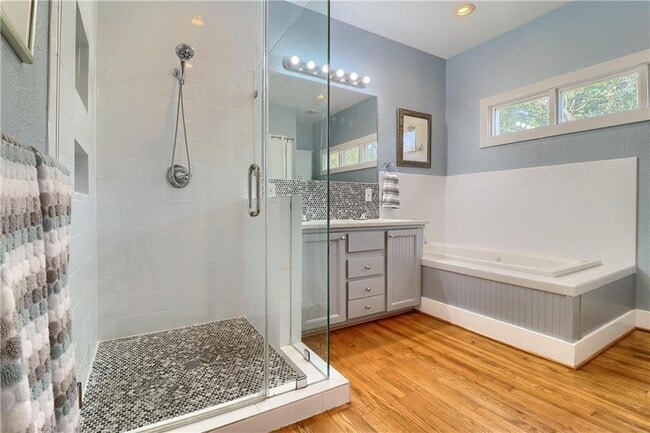 Building Photo - 1504 Hillmont St