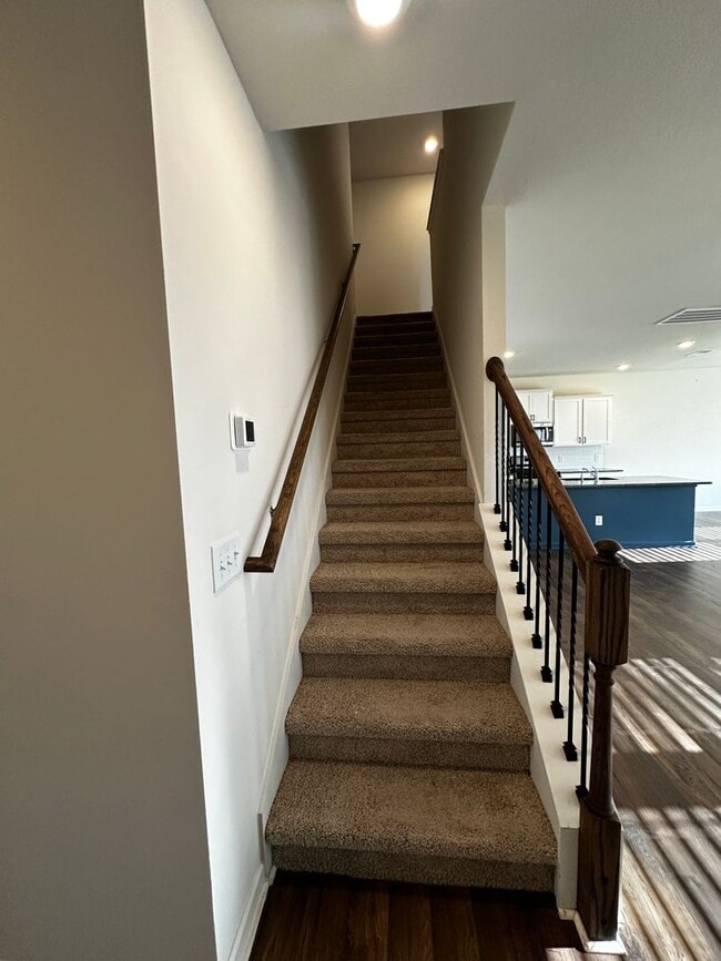 Building Photo - 4 bed/2.5 bath home - E Morristown