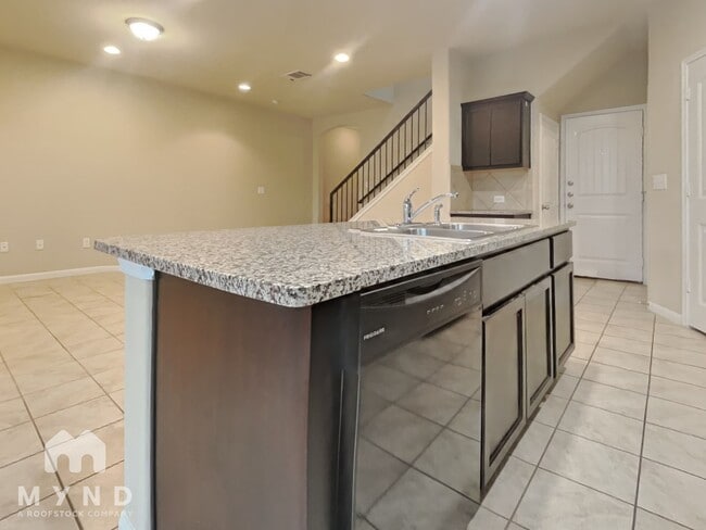 Building Photo - 2880 Donnell Dr