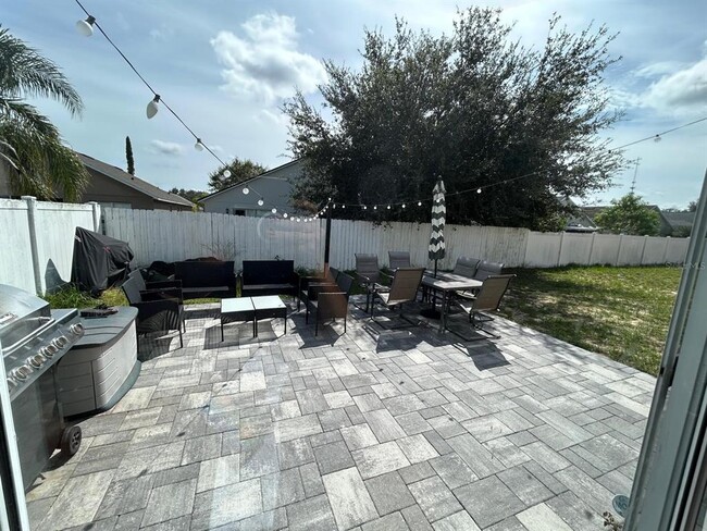 Building Photo - 347 Cotswold Cir