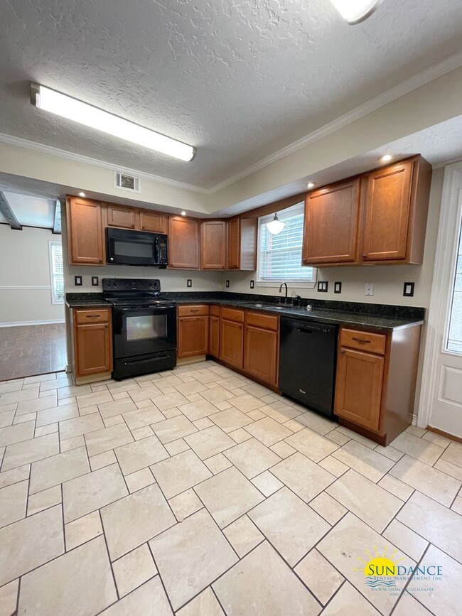 Building Photo - Spacious 4-Bedroom Home Minutes from Eglin AFB with a great home gym!