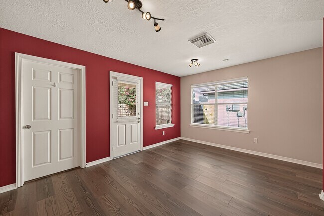 Building Photo - 25202 Clover Ranch Dr