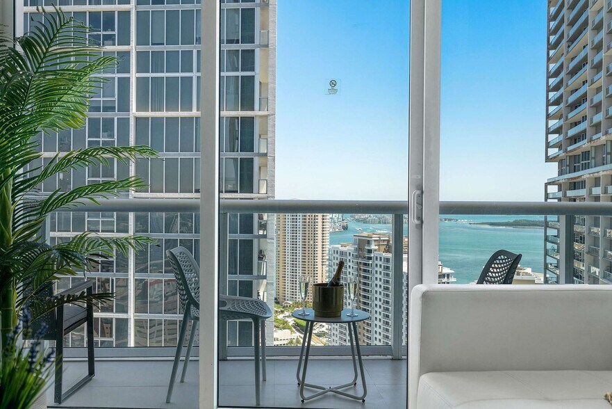 Building Photo - 485 Brickell Ave
