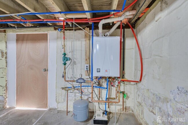 Building Photo - 36 2nd Ave