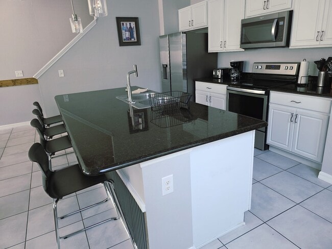 Building Photo - 5100 Adelaide Dr