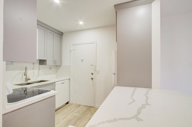 Building Photo - 2260 NE 67th St